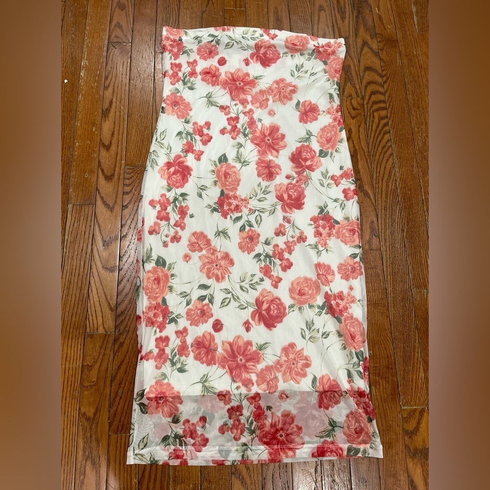 Full circle trends
Floral Print Strapless Dress